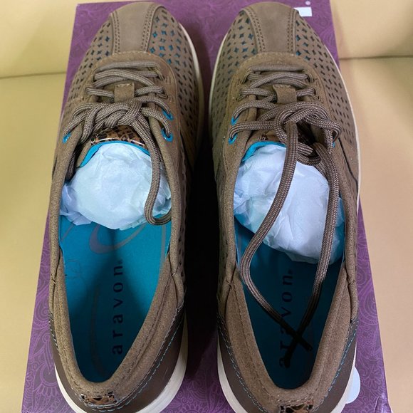 Aravon Women's Betty-AR Oxford Lace Up Sneakers - Picture 3 of 8